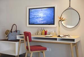 Premium bedding, pillow-top beds, minibar, in-room safe - Maison De Camille Boutique Hotel (Ho Chi Minh City)