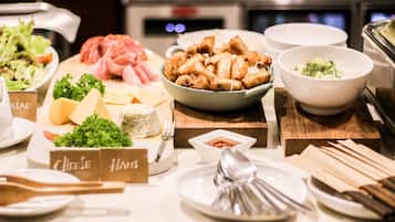 Daily buffet breakfast (VND 200000 per person)