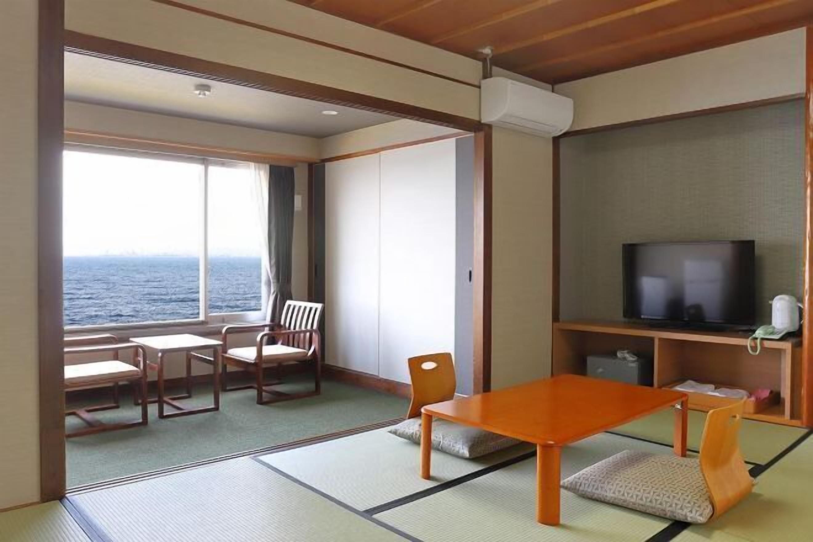 Living area | TV, table tennis