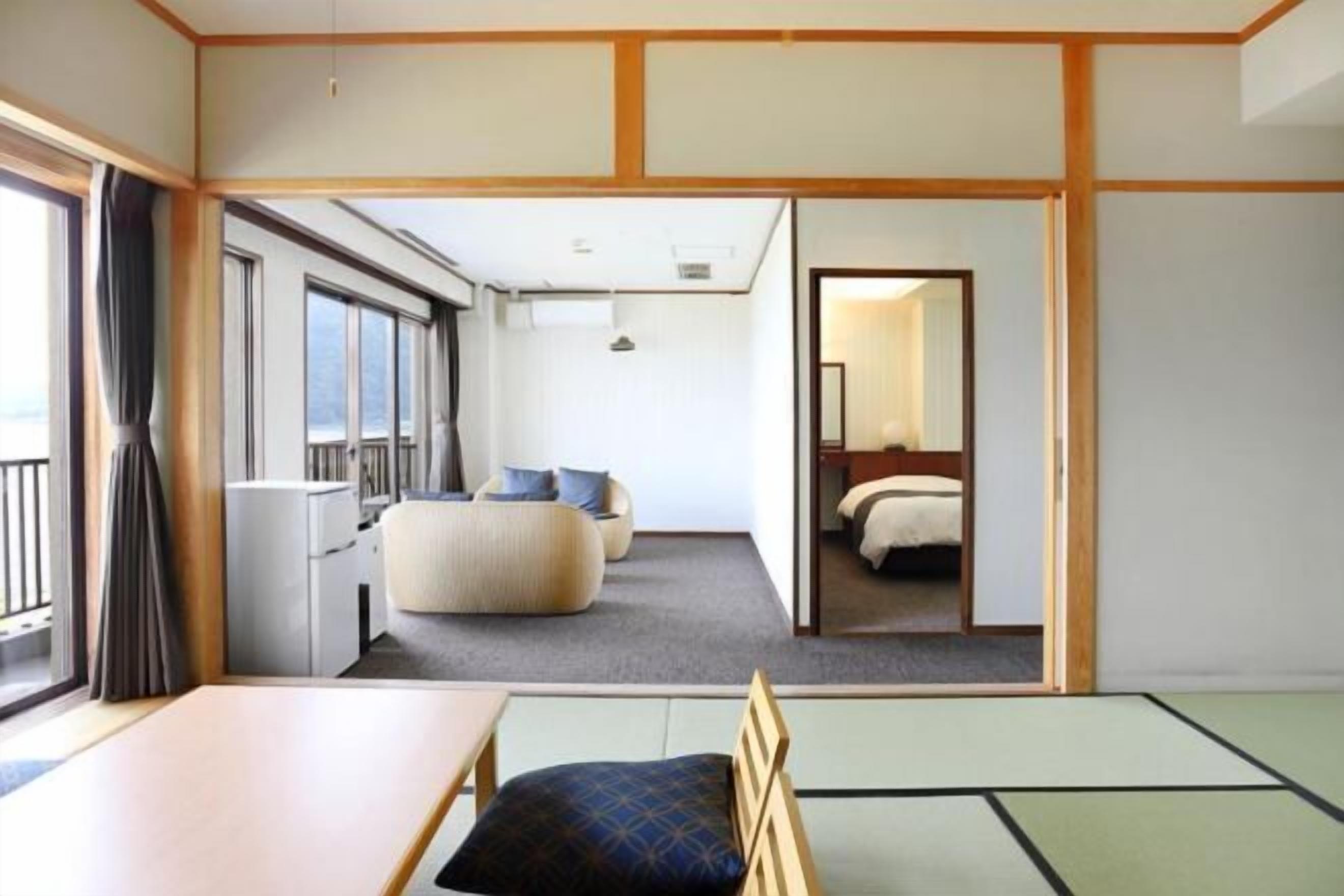 In-room safe, bed sheets