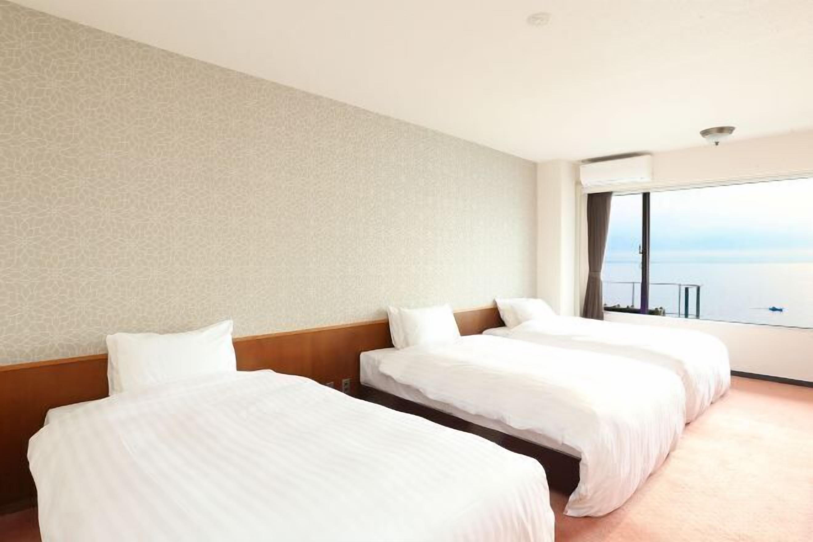 In-room safe, bed sheets