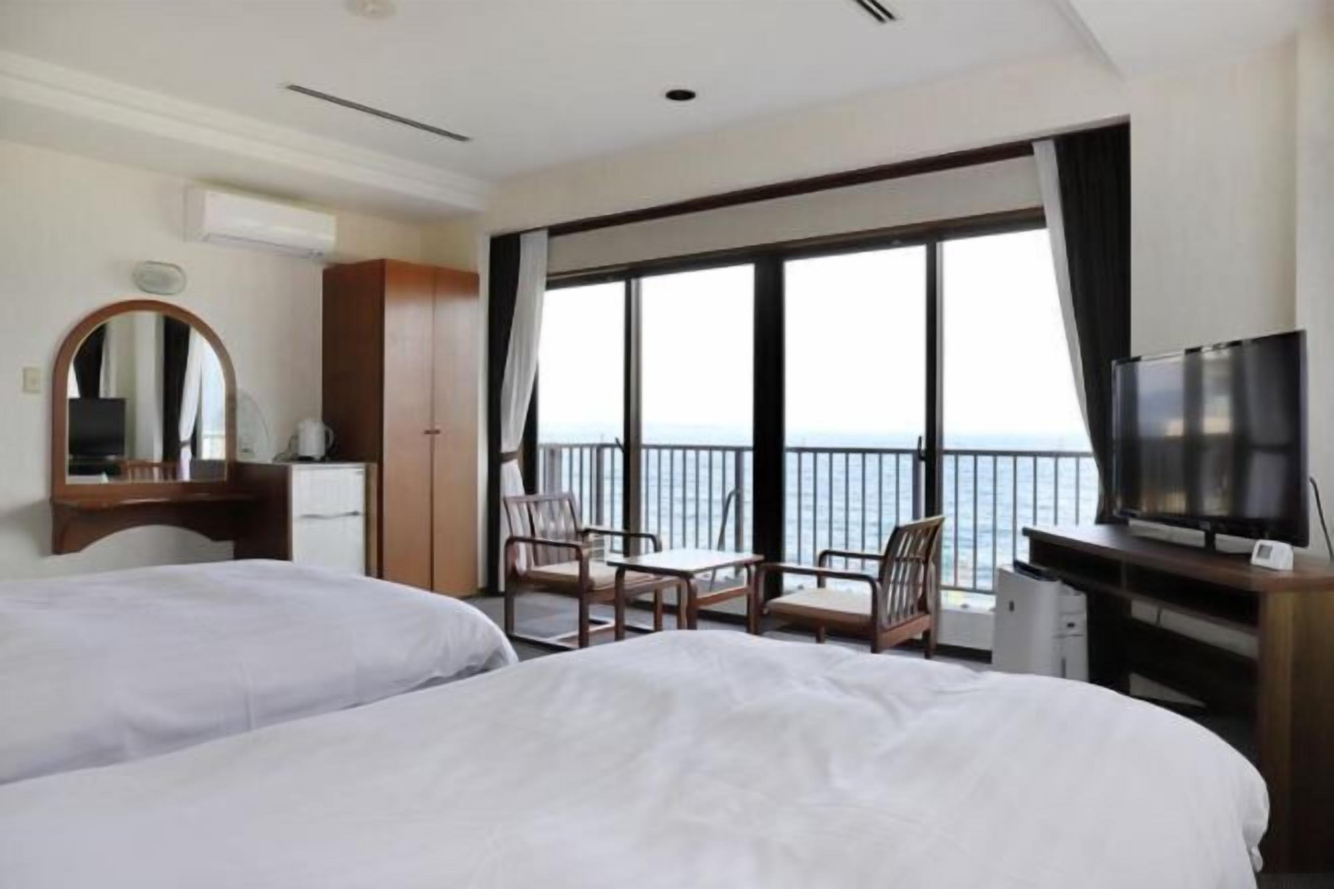 In-room safe, bed sheets