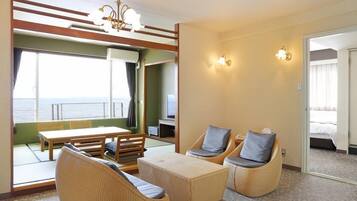 Superior Japanese-Western-Style-Room holds 4 people(Sea Side) - Indoor Bath - Non-Smoking | In-room safe, bed sheets