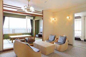 Superior Japanese-Western-Style-Room holds 4 people(Sea Side) - Indoor Bath - Non-Smoking | In-room safe, bed sheets