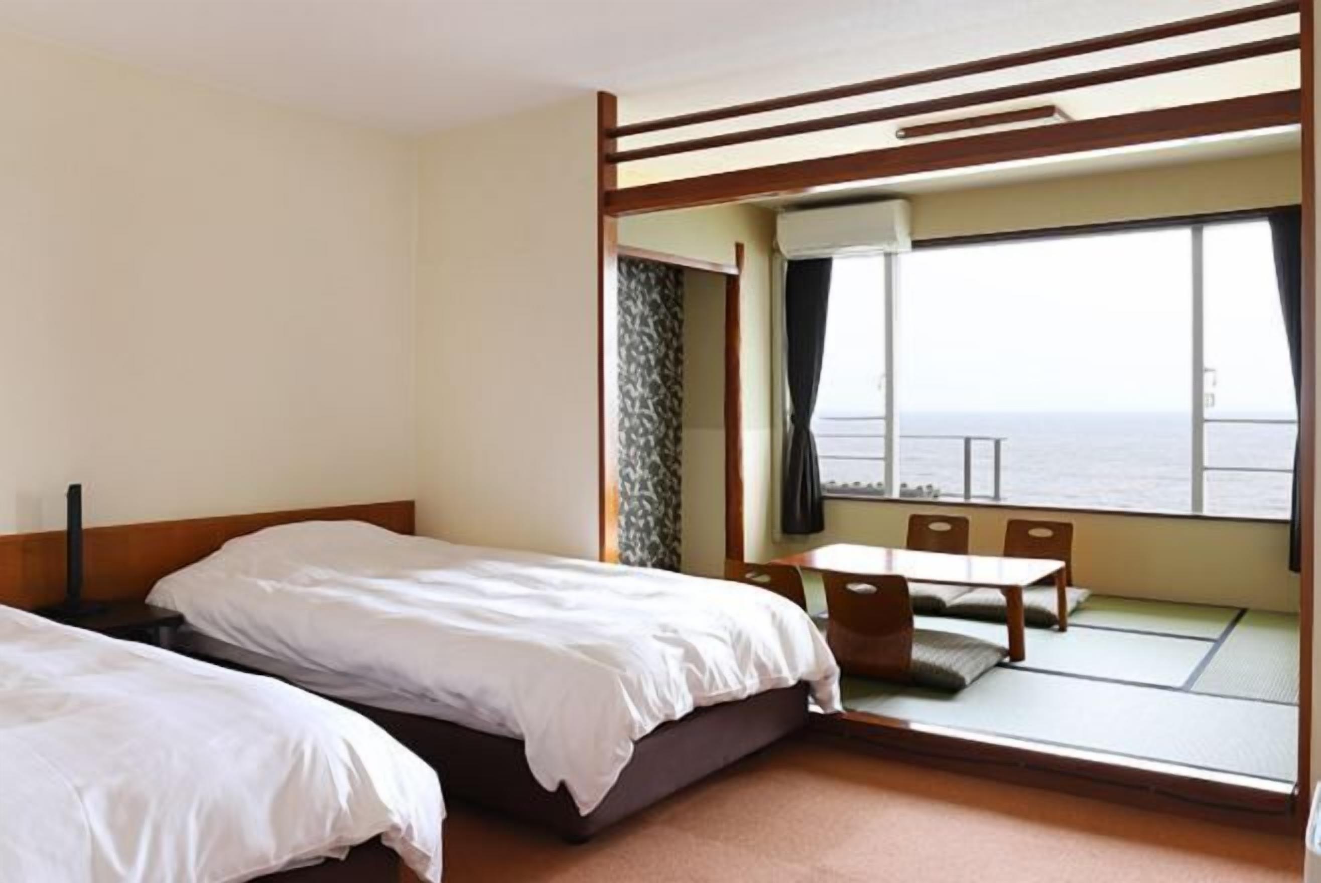 In-room safe, bed sheets