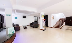 Lobby sitting area - Treebo Centre Point (Kanayannur)