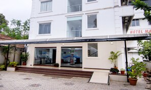 Property entrance - Treebo Centre Point (Kanayannur)