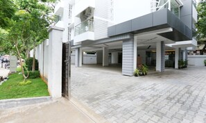 Property entrance - Treebo Pechis Castle (Chennai)