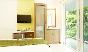 Deluxe Room | Minibar, in-room safe, desk, iron/ironing board - Treebo Pechis Castle (Chennai)