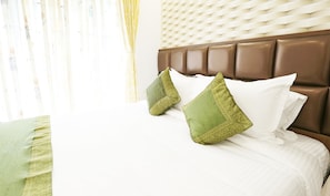 Standard Room | Minibar, in-room safe, desk, iron/ironing board - Treebo Pechis Castle (Chennai)