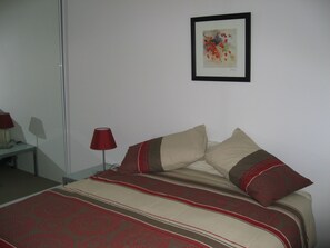 Iron/ironing board, bed sheets - Parkside Apartments (Parramatta)