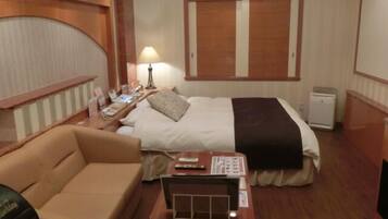 Soundproofing, free WiFi, bed sheets