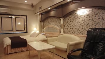 Soundproofing, free WiFi, bed sheets