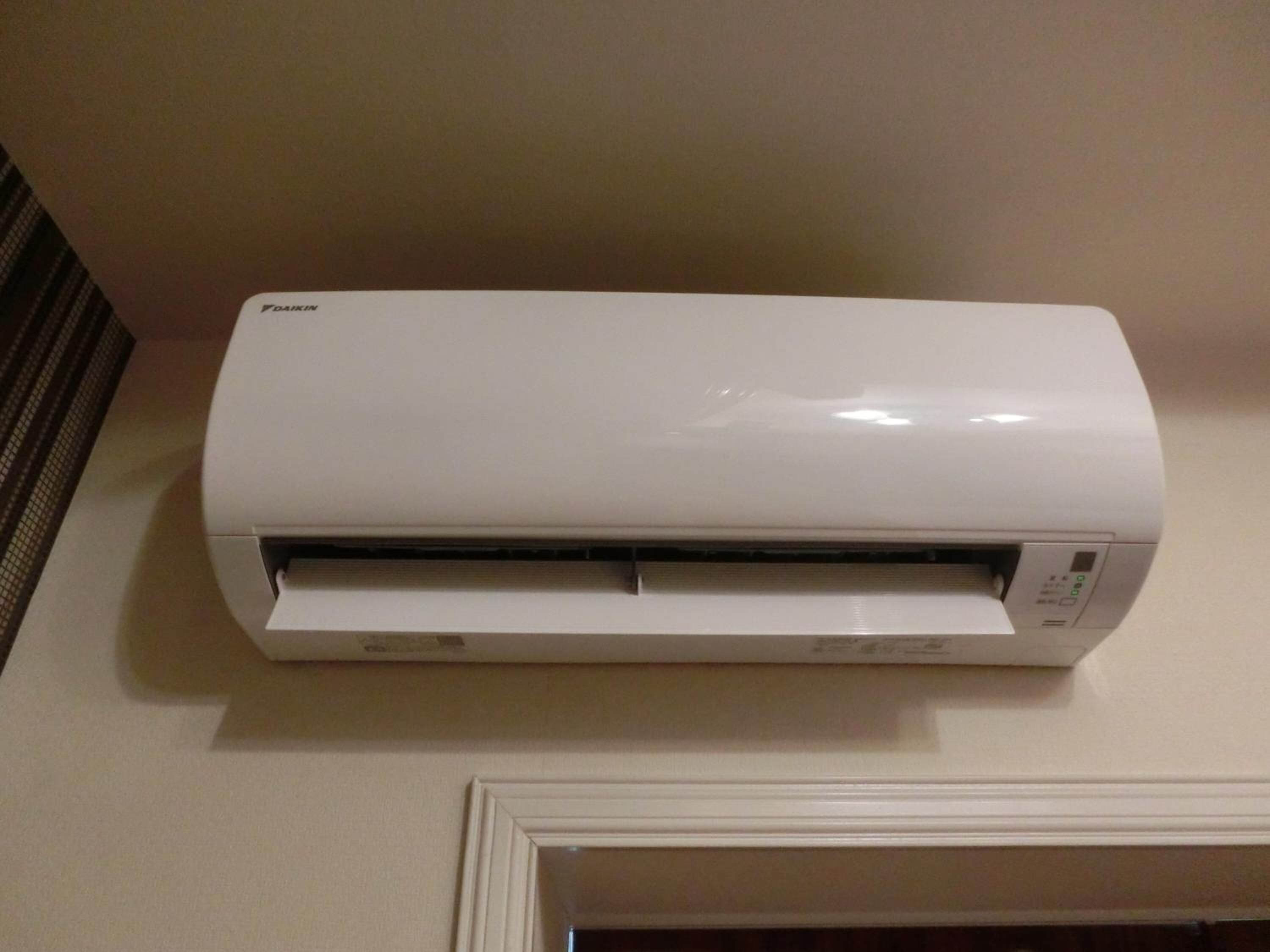 A wall-mounted Daikin air conditioner unit.