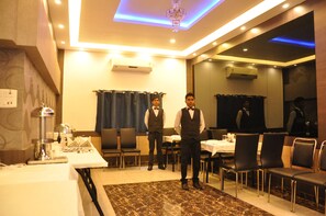 International cuisine - Hotel Esteem (Kolkata)