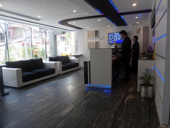 Interior entrance - Hotel Esteem (Kolkata)