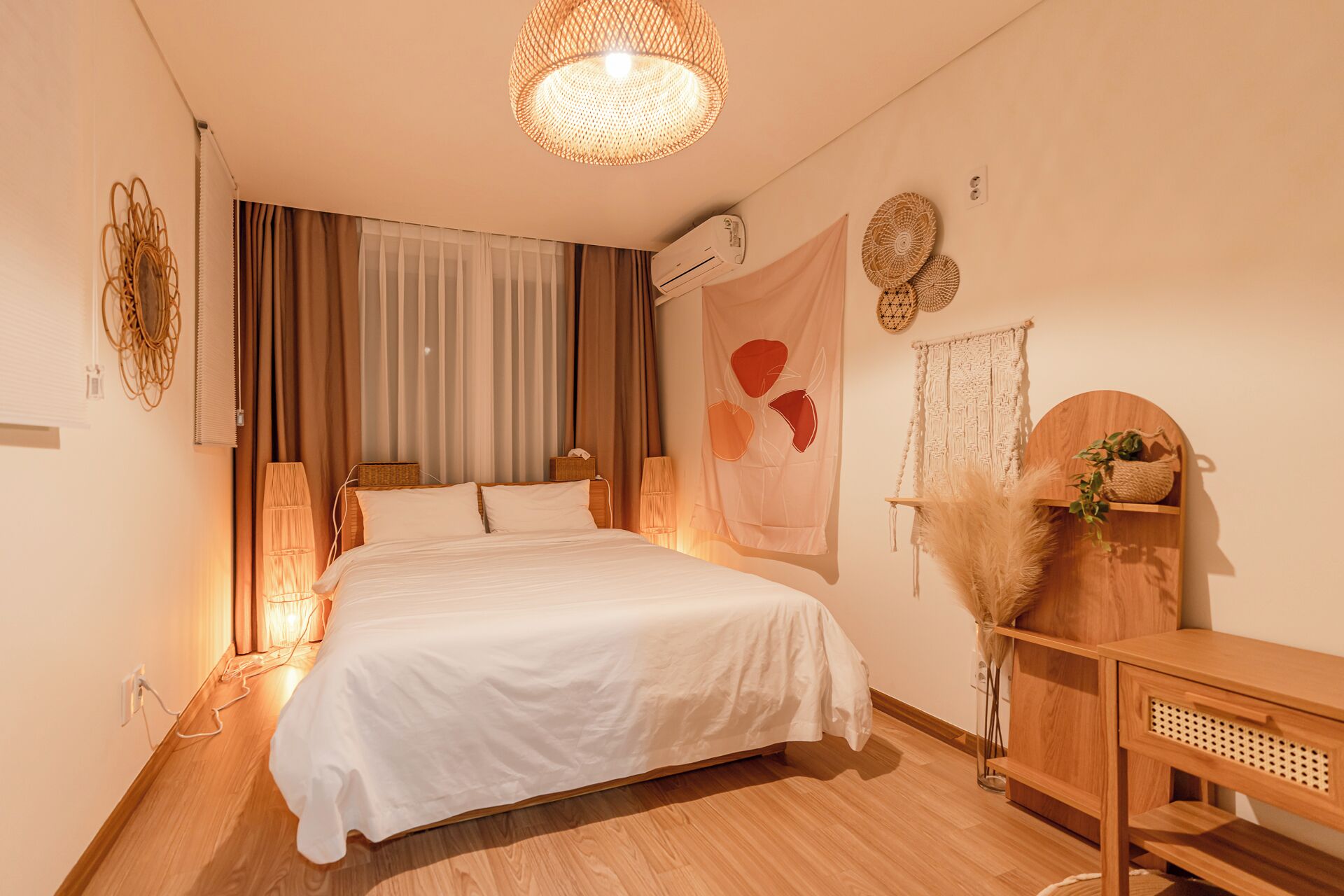 25평 독채 (라르고, 아다지오) | 고급 침구, 책상, 암막 커튼, 방음 설비