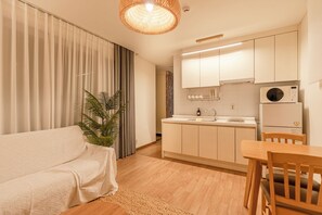 บ้านพักสำหรับครอบครัว (25py Largo or Adagio) | ครัวส่วนตัว | ตู้เย็น, ไมโครเวฟ, กาต้มน้ำไฟฟ้า, หม้อหุงข้าว