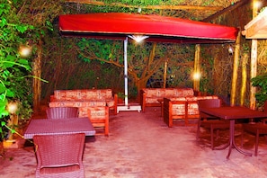 Aperto a colazione, pranzo e cena, cucina americana