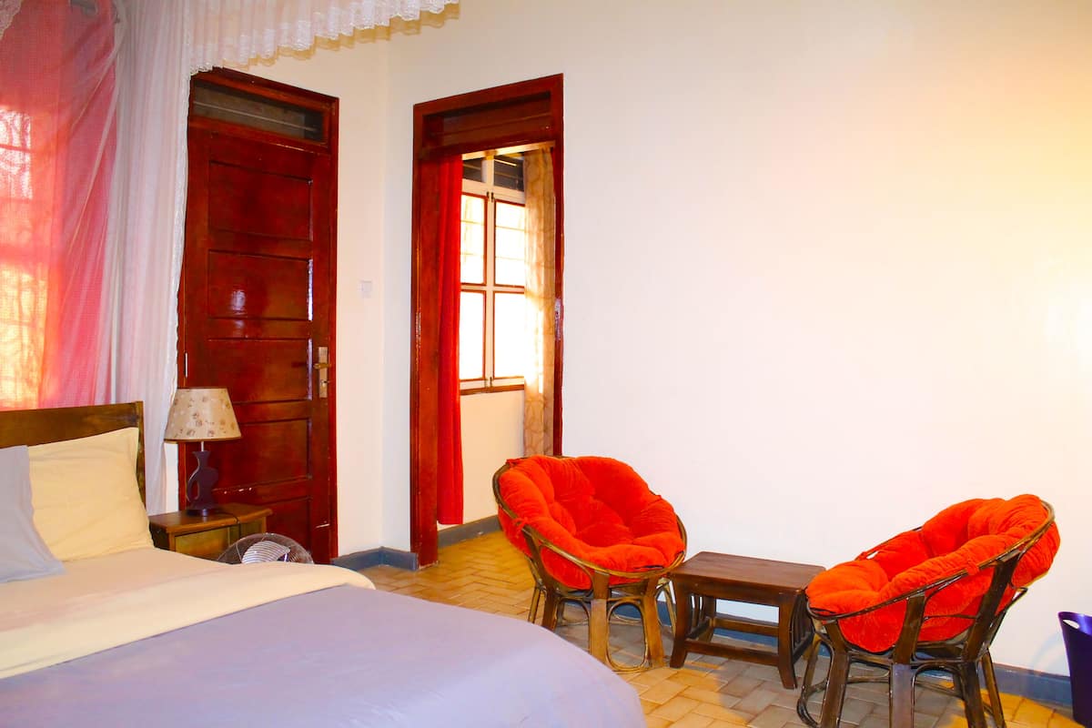Executive Suite, 2 Bedrooms | Desk, free WiFi