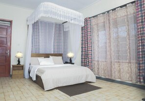 デスク、WiFi (無料)