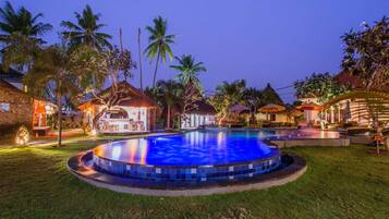 Outdoor pool, open 7:00 AM to 9:00 PM, pool umbrellas, pool loungers