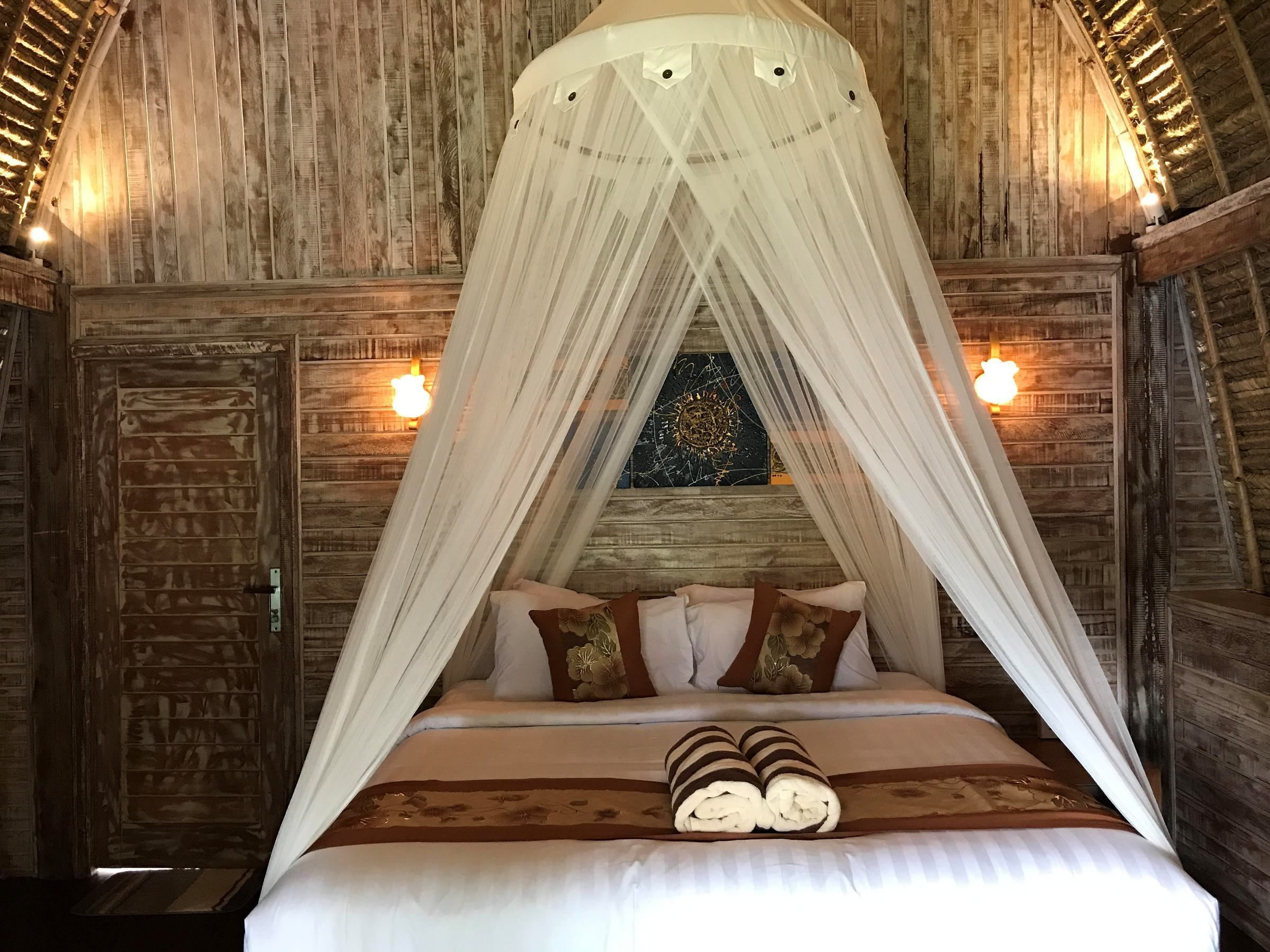 deluxe hut double room with pool view | 1 bedroom, in-room safe, desk, blackout curtains