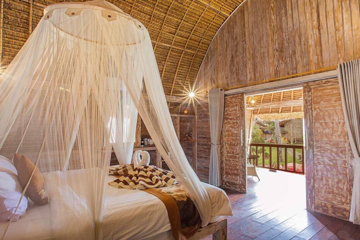 deluxe hut double room with pool view | 1 bedroom, in-room safe, desk, blackout curtains