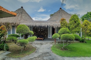 Family Bungalow, 2 Bedrooms, Connecting Rooms, Pool View - Sanghyang Bay Villas (Lembongan Island)