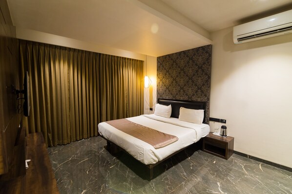 Luxury-Suite, 1 King-Bett | 1 Schlafzimmer, hochwertige Bettwaren, Schreibtisch