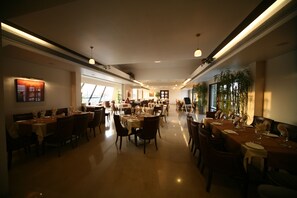 Breakfast, lunch and dinner served - Sentosa Resorts and Water Park (Pune)