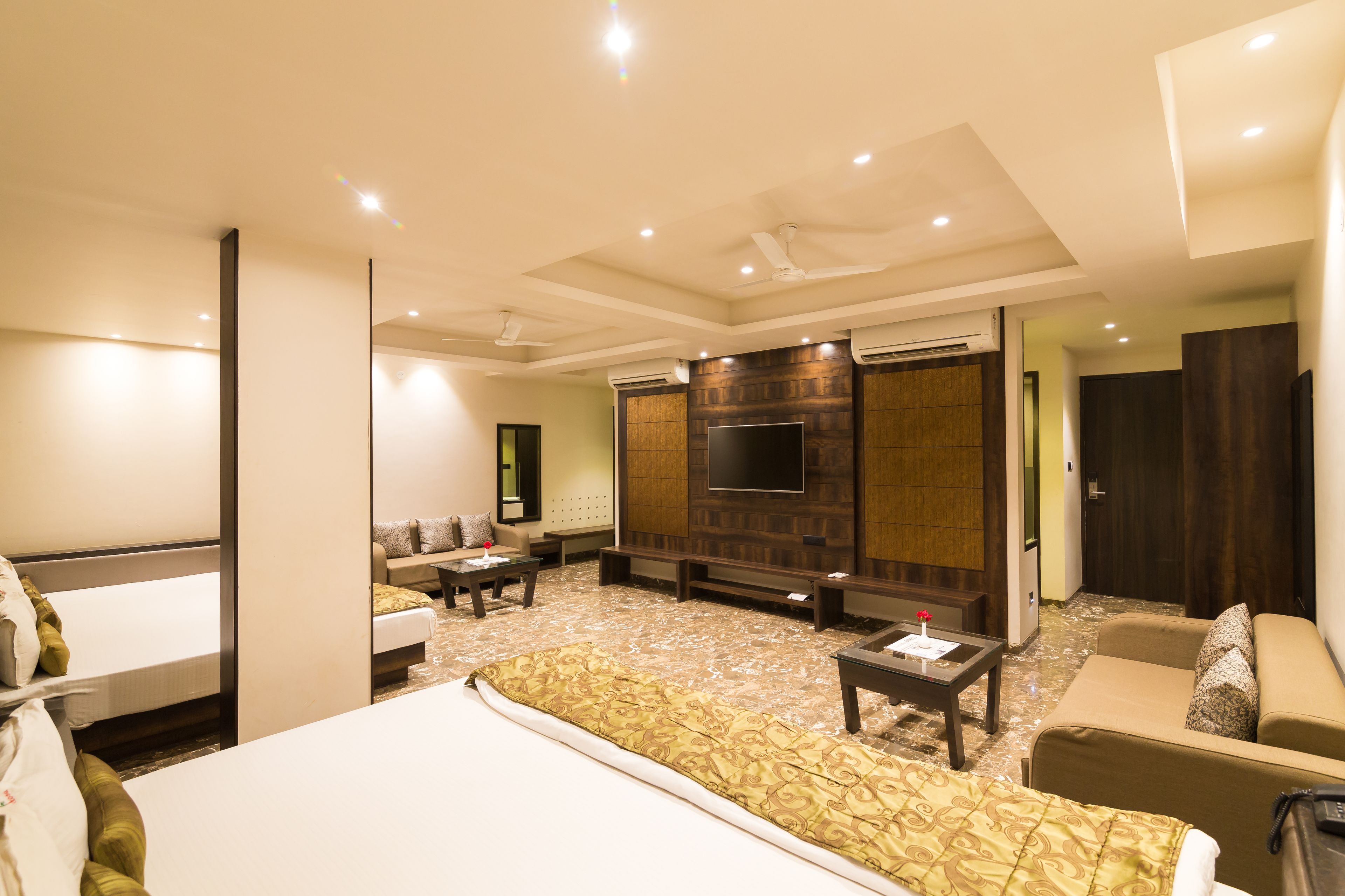 Double Family Room | 1 bedroom, premium bedding, desk, iron/ironing board