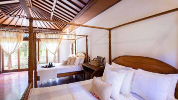 Familien-Suite, 2Â Queen-Betten, Gartenblick | Minibar, Zimmersafe, Schreibtisch, schallisolierte Zimmer