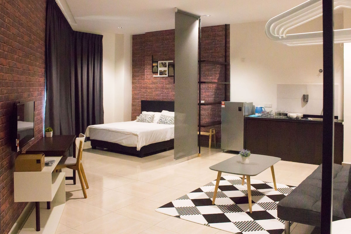 客房, 2 间卧室 (Dual Key with 3 Queen Beds) | 收费 WiFi、床单