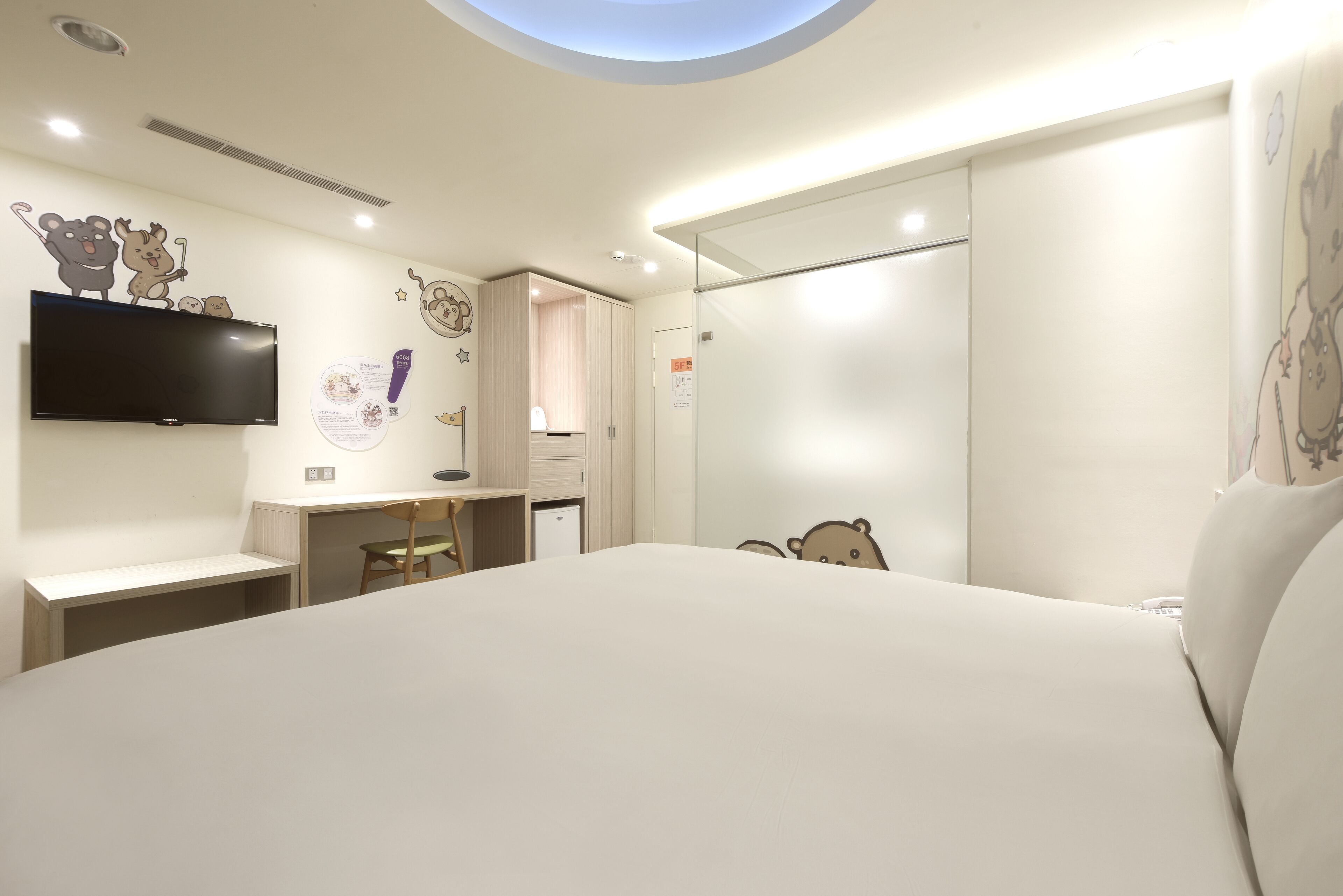 signature double room, 1 king bed, bathtub | desk, blackout curtains, iron/ironing board, free wifi