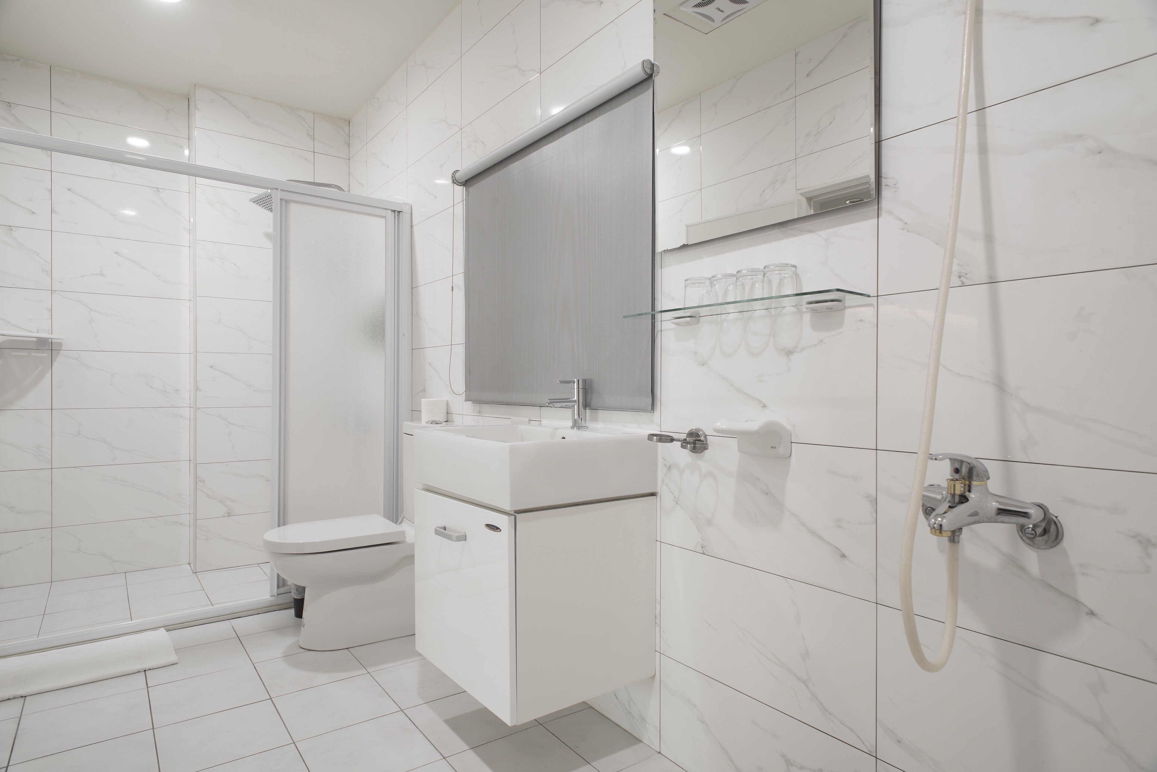 executive quadruple room | bathroom | free toiletries, hair dryer, slippers, towels