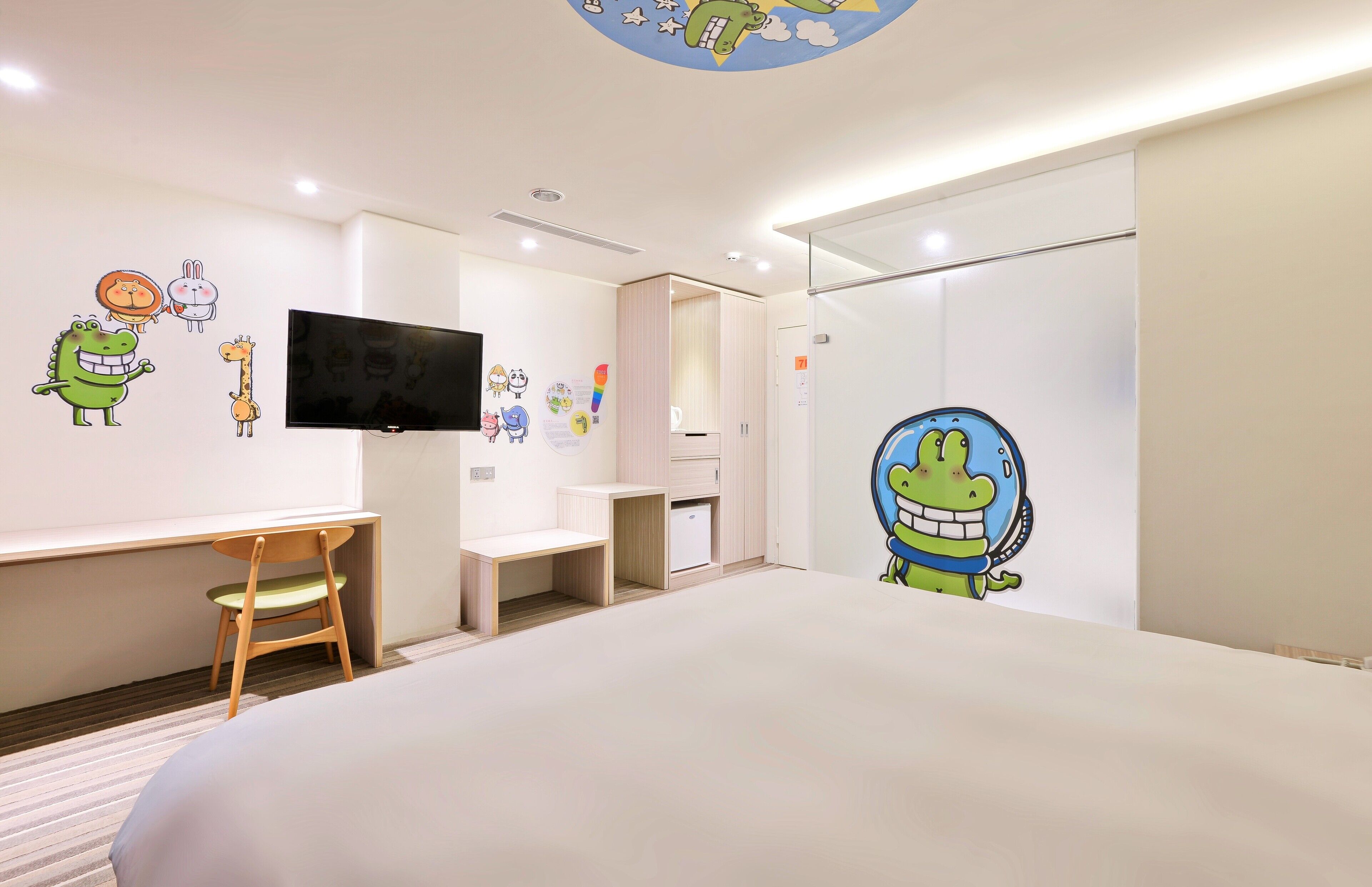 comfort double room, 1 king bed | desk, blackout curtains, iron/ironing board, free wifi