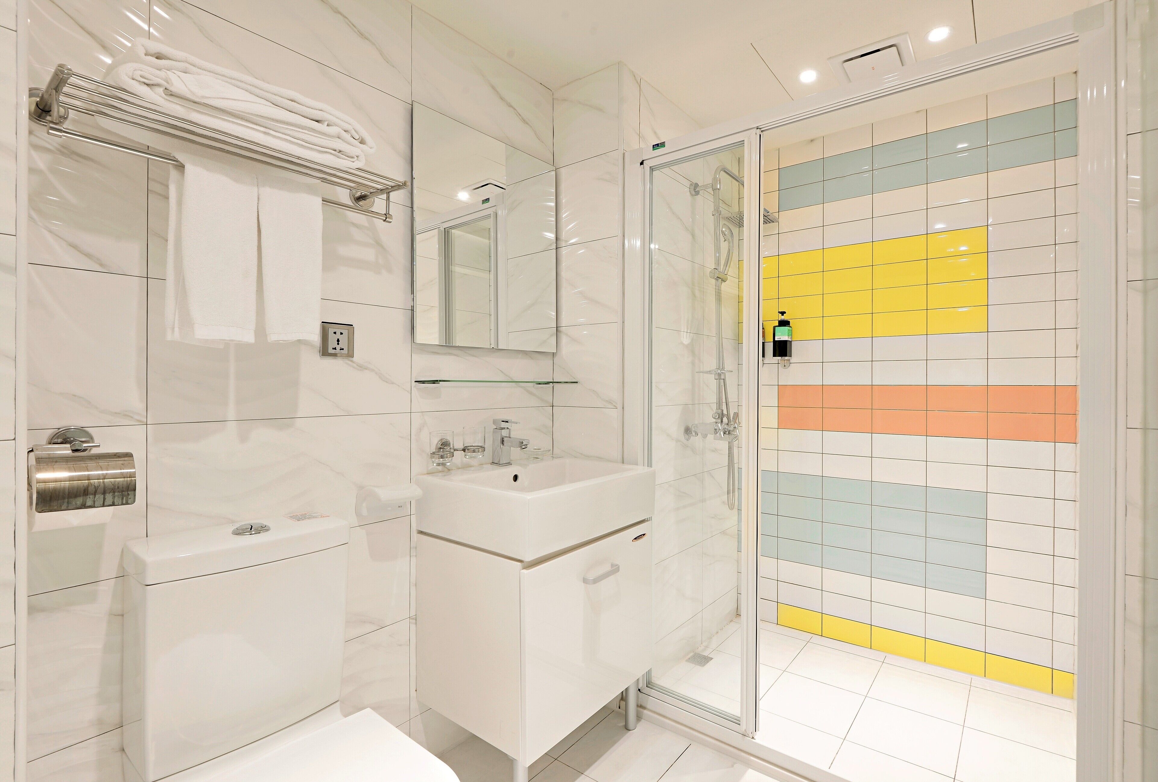 comfort double room, 1 king bed | bathroom | free toiletries, hair dryer, slippers, towels