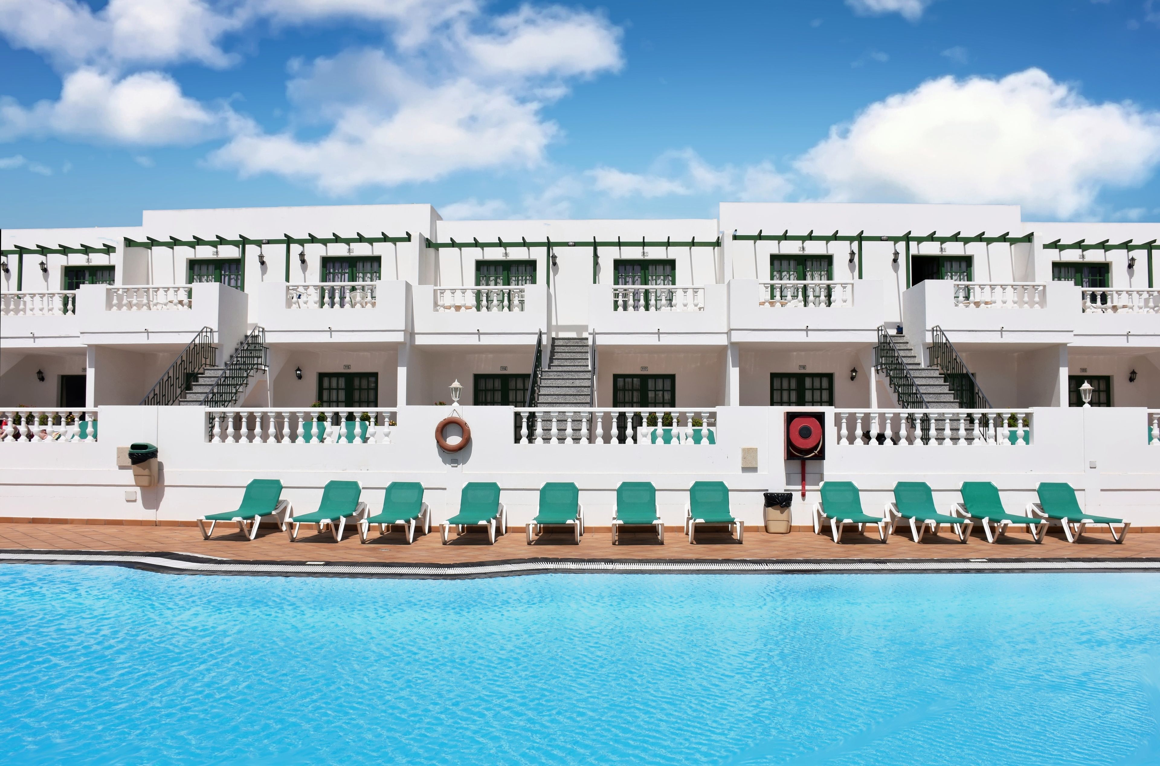 Outdoor pool, pool umbrellas, sun loungers