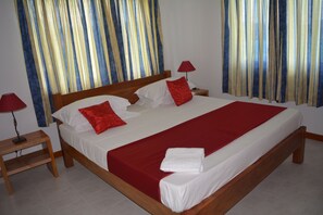 2 habitaciones, muebles diferentes, escritorio y insonorización