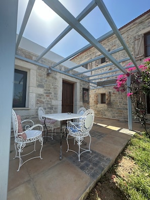 Basic Room | Terrace/patio - Eski Datça Otel (Datça)