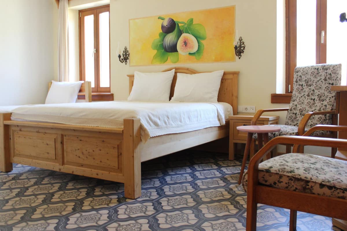 Deluxe Triple Room, Garden View | Free minibar items, desk, free WiFi