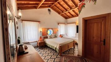 Deluxe Triple Room, Courtyard View | Free minibar items, desk, free WiFi