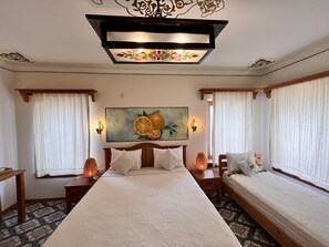 Free minibar items, desk, free WiFi, bed sheets - Eski Datça Otel (Datça)