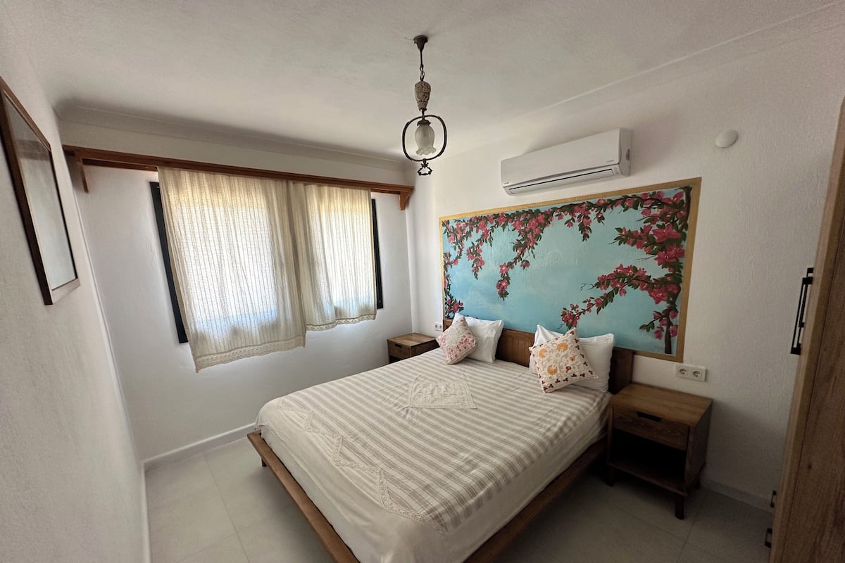 Artículos del minibar gratis, escritorio y wifi gratis