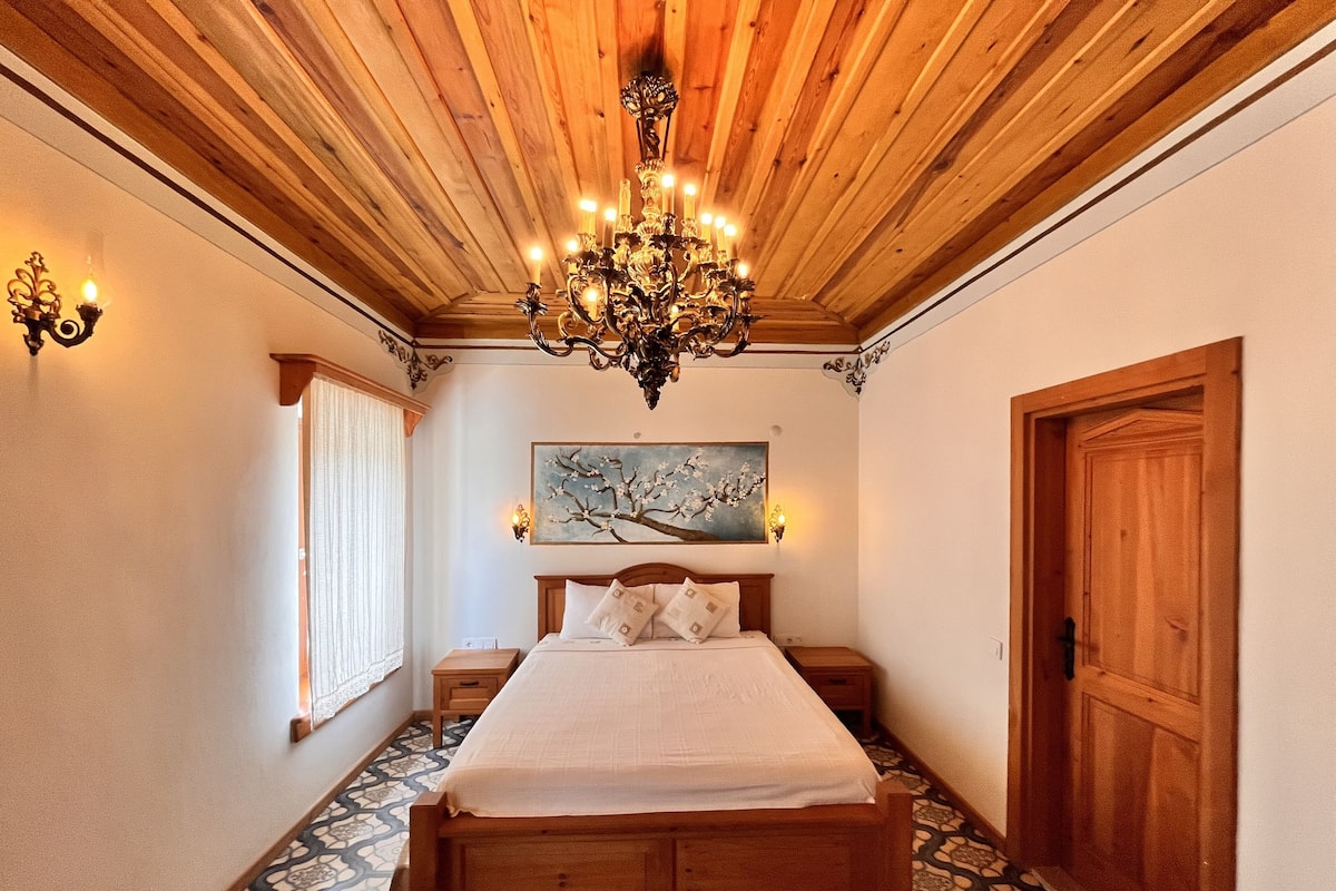 Deluxe Double Room, Courtyard View | Free minibar items, desk, free WiFi