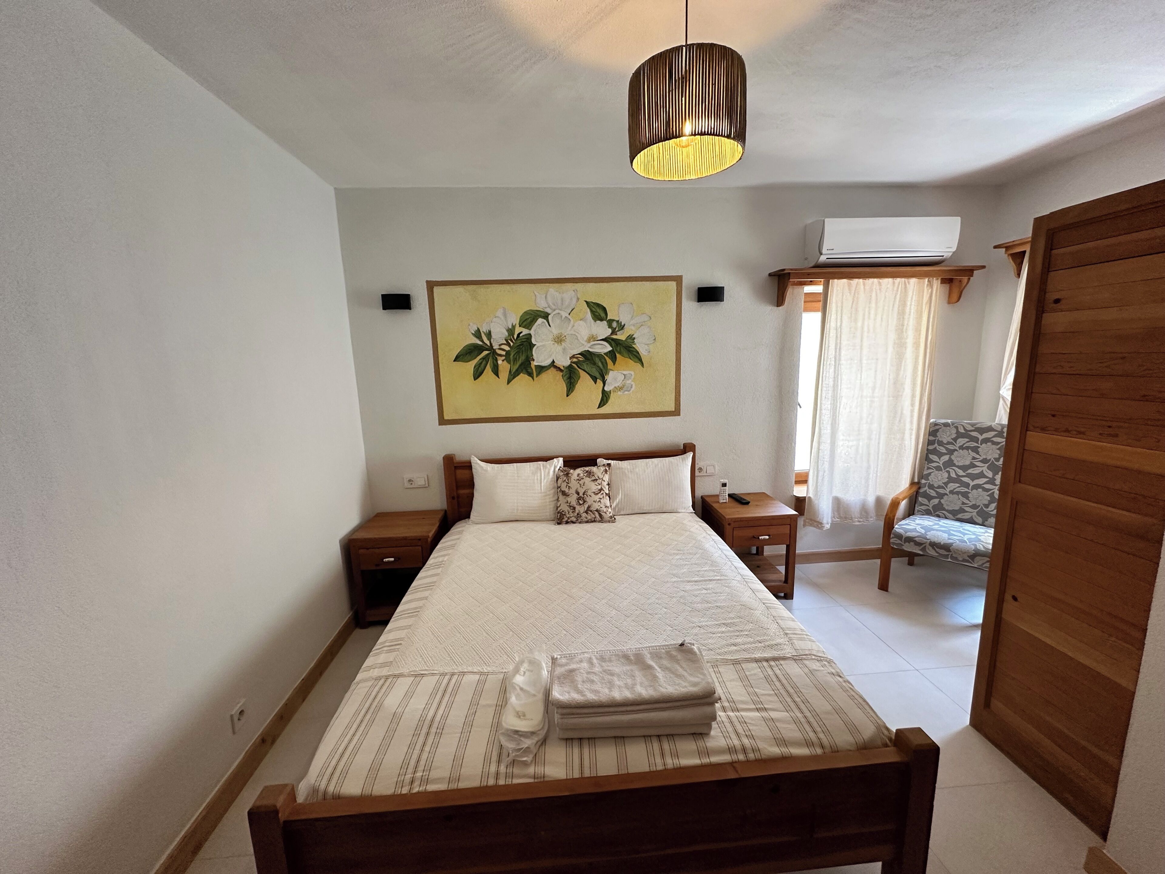 Habitació bàsica | Minibar amb articles gratuïts, escriptori i wifi gratuïta 