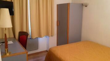 Single Room, Bathtub | Desk, soundproofing, free cribs/infant beds, rollaway beds