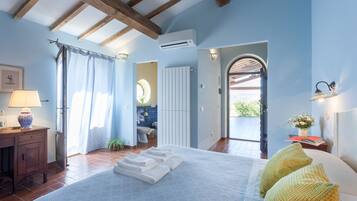 Deluxe Double Room | Desk, laptop workspace, soundproofing, free WiFi