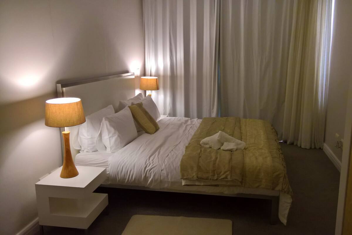 2 bedrooms, Egyptian cotton sheets, premium bedding, down duvets